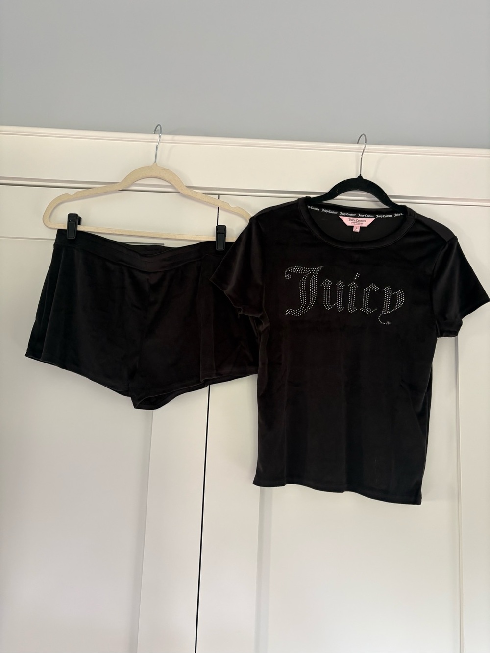 New Juicy Couture Black Velour Short Sleeve Top & Shorts Sleep Set size LARGE
